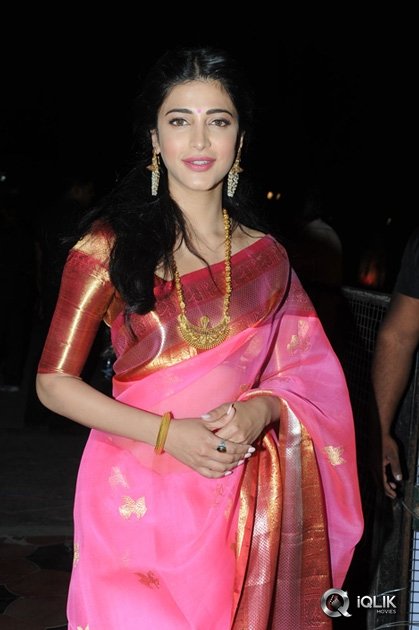 Shruti-Haasan-at-Uttama-Villain-Movie-Audio-Launch
